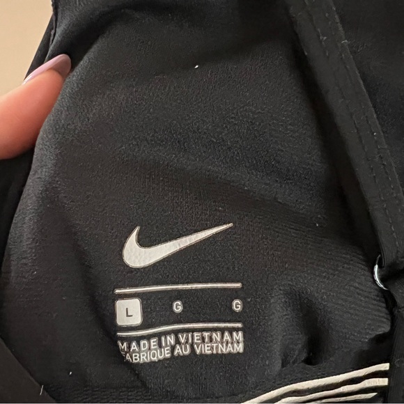 Nike sports bra with band detail - Picture 2 of 4